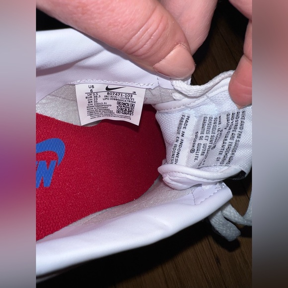 ⭐️HP⭐️ Nike Classic Cortez Leather 'White Red' 807471-103 Women’s Size 6 NWOB - Picture 2 of 8